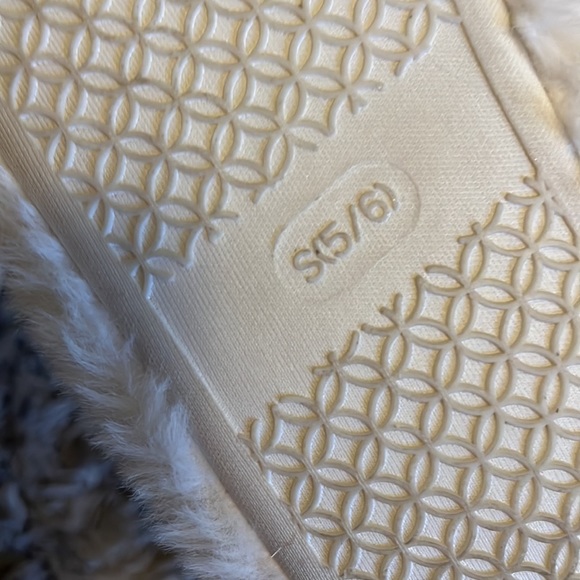 juicy couture slippers S - Picture 2 of 3